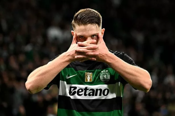 يحتفل Viktor Gyokeres بهدف