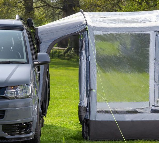 Dalby Skylight Driveaway المظلة 