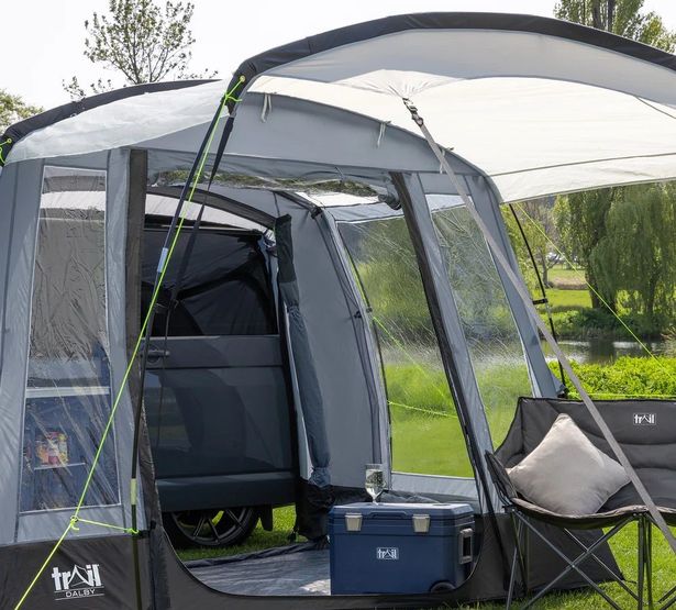 Dalby Skylight Driveaway المظلة 