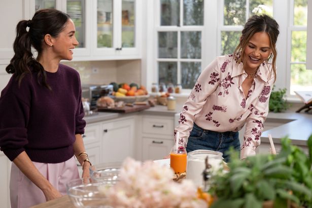 يظهر Chrissy Teigen في السلسلة