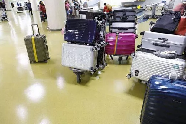مطالبة الأمتعة في المطار