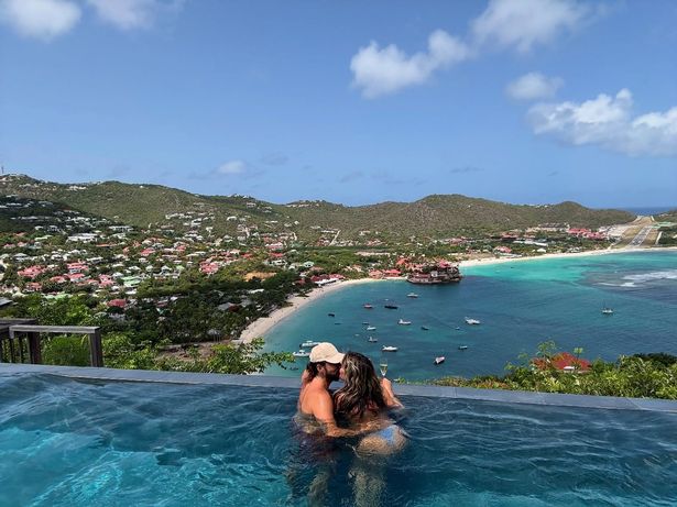 بدا عارضة الأزياء ونجمة التلفزيون هايدي كلوم محبوبًا مع زوجها الأصغر حيث احتفلوا بست سنوات من الزواج معًا