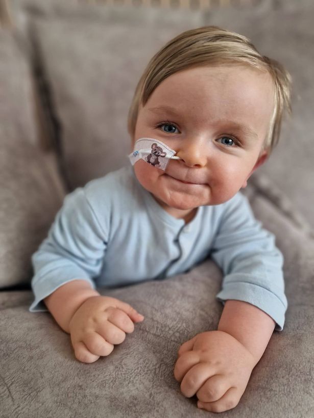 عزرا في المنزل