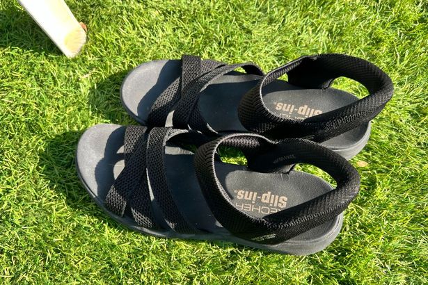 Skechers للسيدات أريا تبريد من الصندل
