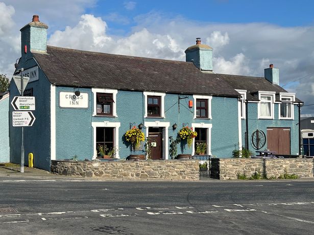 ros yr hafod inn ، llanon