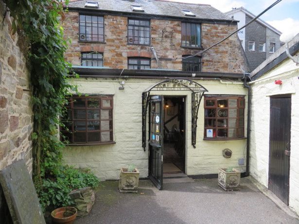 ثقب في الحائط ، bodmin