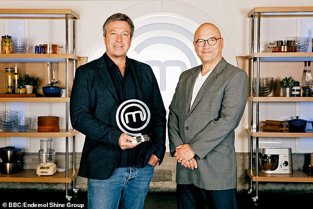 في حين تم إقالة نجمه المشارك جون تورود (يسار) بعد عقدين من الزمن بسبب مزاعم بأنه استخدم كلمة N ، التي يدعي أنه 