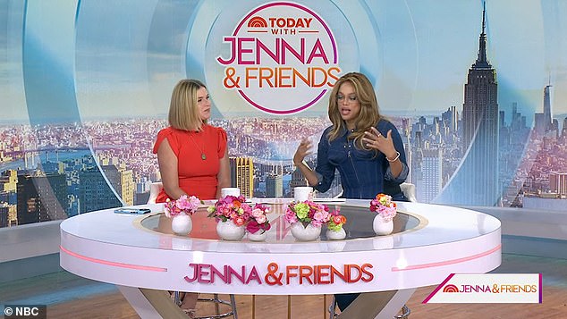 لاحظت Tyra أثناء استضافة الضيوف اليوم مع Jenna & Friends يوم الاثنين: 'بضعة أيام إذا لم يكن ذلك قابلاً للتلف. مثل الفشار؟ أعني ، هيا. هذا مثل طعام رائد الفضاء. انها تستمر إلى الأبد فقط. أنت فقط تلتقطها. أنا لا أمزح