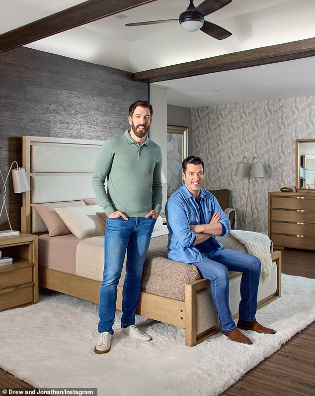 من المقرر بعد ذلك Tyra نجم الضيف في حلقة 13 أغسطس من HGTV Takeover Show Celebrity Iou التي استضافتها Property Brothers Drew و Jonathan Scott (في الصورة في 29 يونيو))