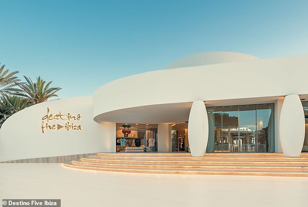 موقع واحد على وجه الخصوص الذي لفت انتباه قائمة A هو Destino Five Ibiza (في الصورة) ، جزء من إمبراطورية الضيافة لمجموعة Pacha Group