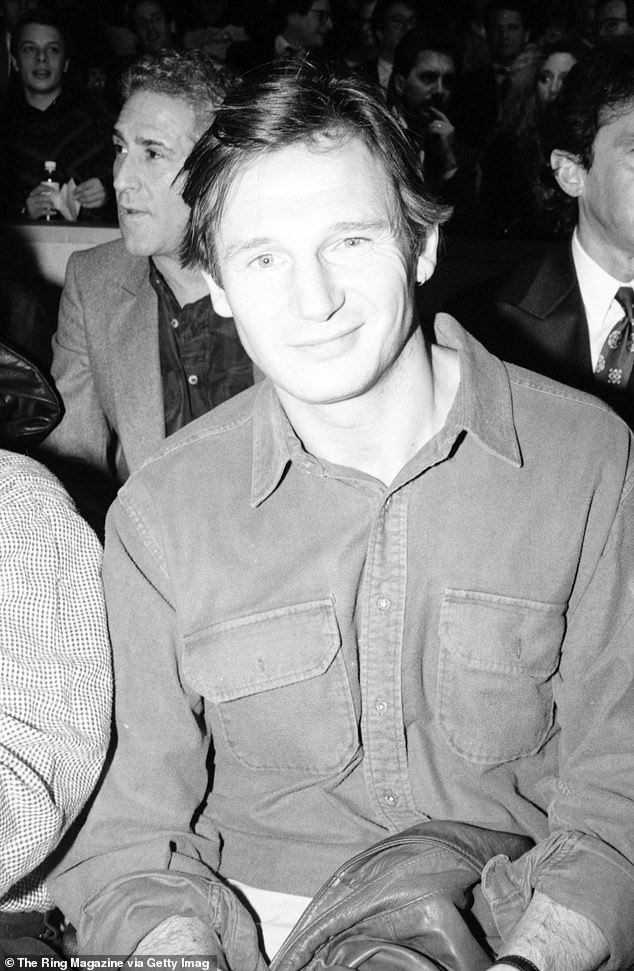 تم تصوير ليام في مباراة ملاكمة حوالي عام 1980