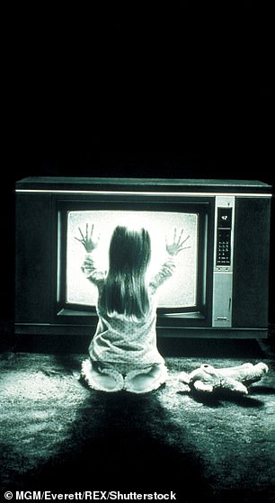 استثمرت صاحبة المنزل راشيل باور حوالي 165000 دولار لإعادة إنشاء مجموعة من الثمانينات الكلاسيكية