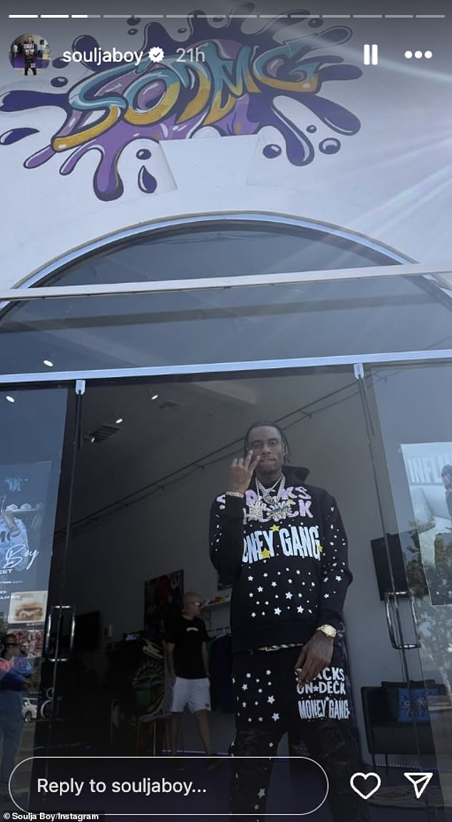 صبي Soulja في مصور في متجر ملابس Sodmg الخاص به قبالة Melrose Avenue في لوس أنجلوس