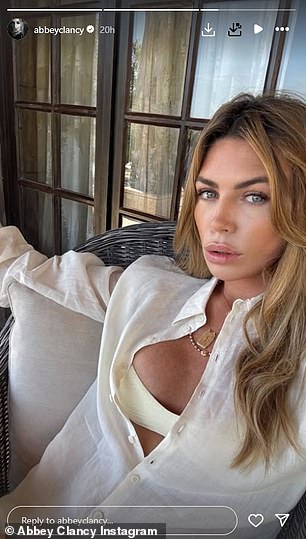 تأتي رحلة Abbey و Peter إلى فرنسا بعد أيام قليلة من قضاء عطلة في Almancil ، البرتغال مع أطفالهما