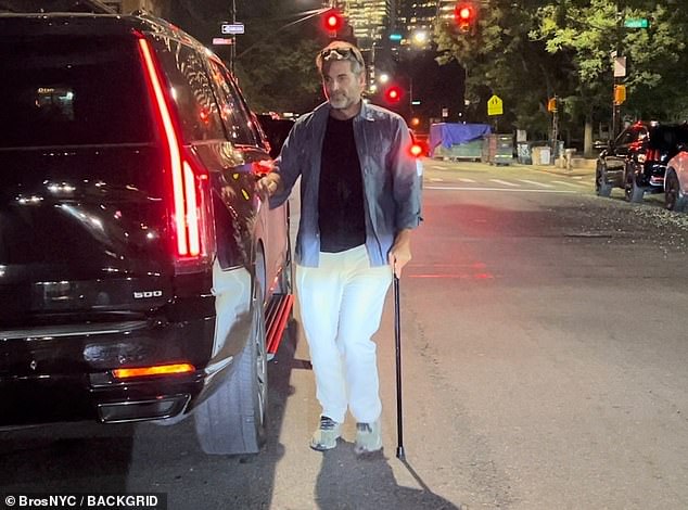 لا شك أن الاثنين لا يزالان يرغبان في الحفاظ على علاقتهما تحت لفات كما غادروا من خلال أبواب مختلفة في الفندق على الرغم من استخدام نفس السيارة