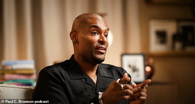 في مقابلة بعيدة المدى مع Paul C. Brunson's We Need to Talk Podcast (SEE) ، كشف Yungblud أن جيسي وافق على فصل مؤقت