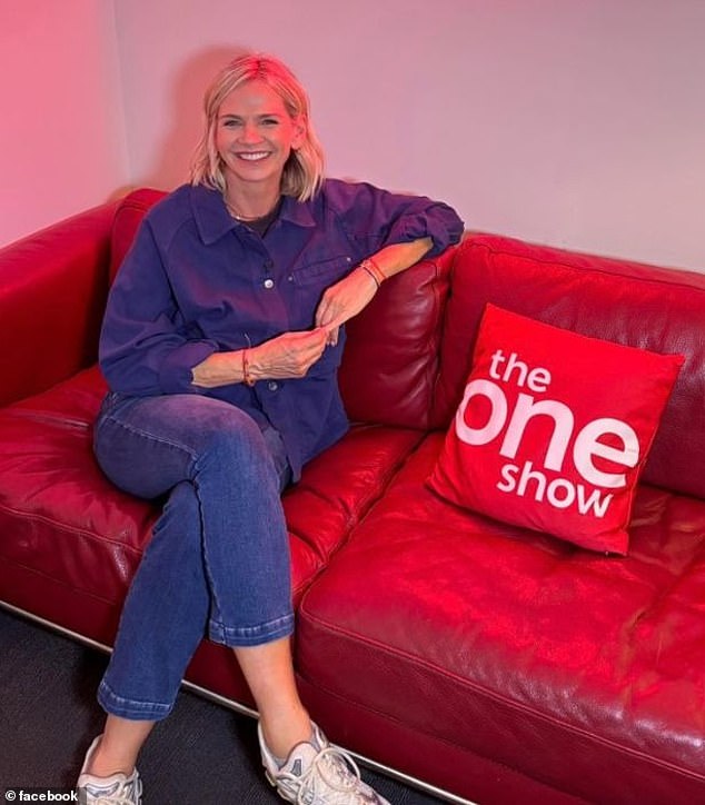 افتتحت مقدمة BBC Radio 2 ، 54 عامًا ، عن المحنة المخيفة على البودكاست الخاص بها مع النجم المشارك جو وايني ، 60 عامًا ، معترفًا بأنها شعرت بالمسؤولية جزئيًا بعد ترك حقيبة مرئية على المقعد الأمامي (في الصورة سابقًا في العرض الواحد)