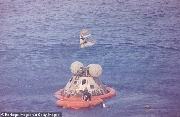 كان Apollo 13 محكومًا عليه عندما حاولت الهبوط على سطح القمر ، لكن الطاقم عاود وعادته إلى الأرض بأمان (في الصورة)