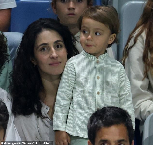 الزوجان بالفعل والدين لابن رافا البالغ من العمر عامين (في الصورة يدعم والده في كأس ديفيس 2024 في ملقة)