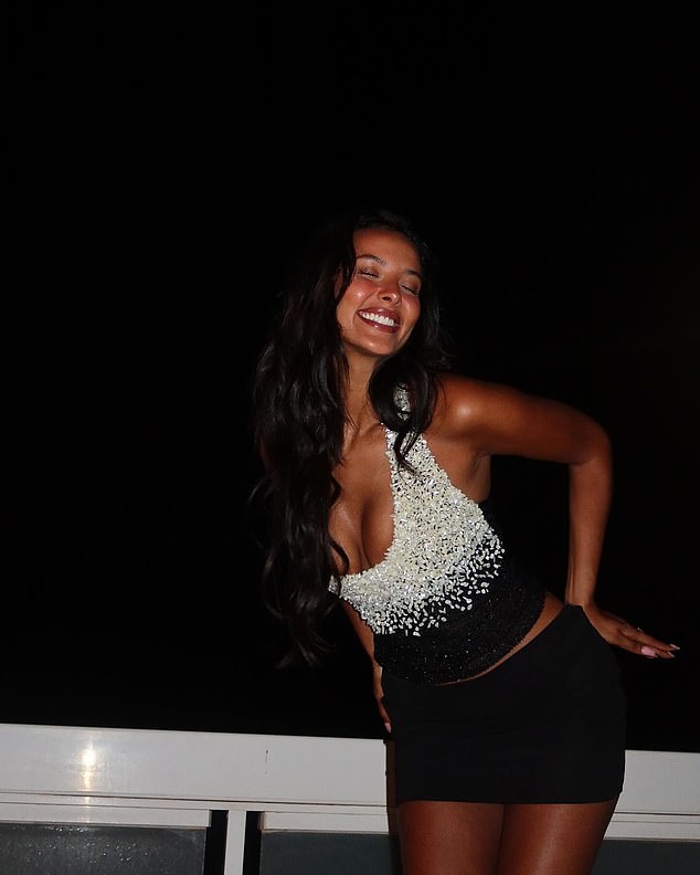 تأتي اللقطات بعد الإبلاغ عن أن رؤساء ITV يقومون بسحب كل المحطات للحفاظ على مضيف Love Island Maya مع صفقة ضخمة بقيمة 2 ملايين جنيه إسترليني على الطاولة
