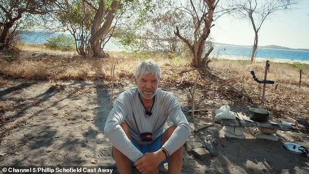 تم تكليف Schofield بالتحدي الذي لا يحسده العيش بمفرده في جزيرة استوائية نائية لمدة عشرة أيام ، حيث