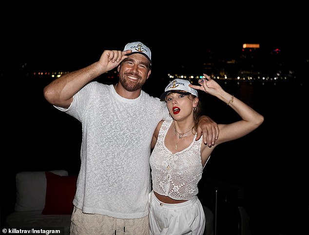 تمتع Travis و Swift بصيف مفتاح منخفض معًا