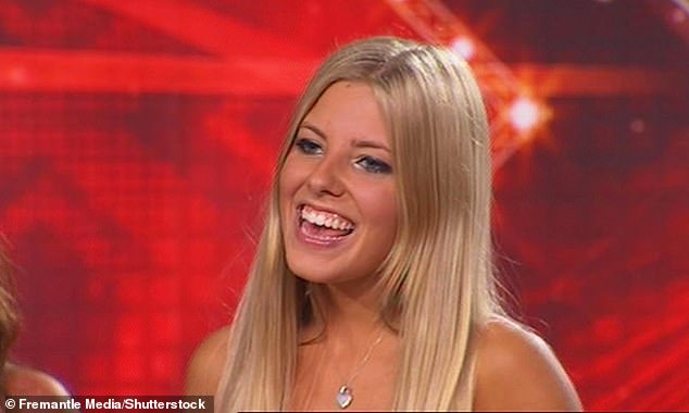 قبل نجاحها مع أيام السبت ، حاولت مولي كينج أن تتجه إلى أن تكون مغنية على X Factor ليس مرة واحدة فقط ، ولكن مرتين