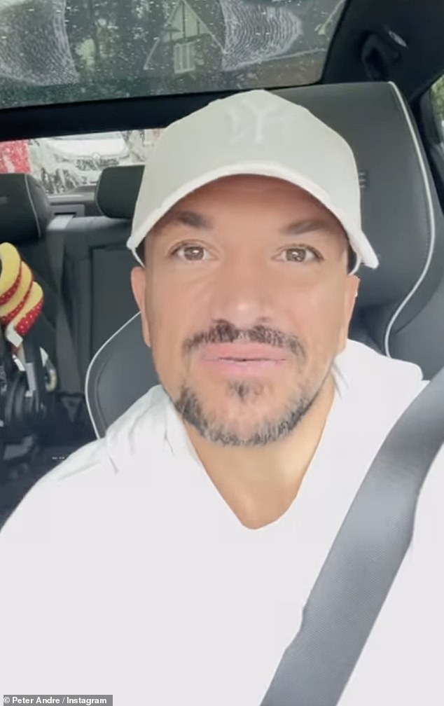 واصلت الأميرة التفكير في علاقة أمها وأبيها المنكس ، في أعقاب فضيحة تحيط بغيابها في عرض الواقع