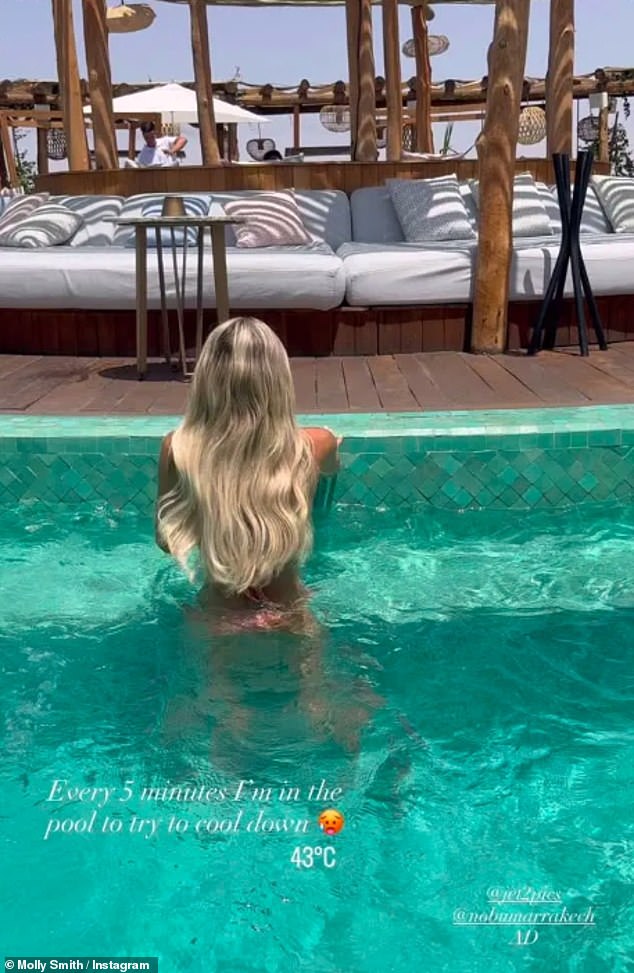 كانت جميع المنشورات الموجودة على كل من قصصهما في Instagram من خلال علامات لـ Jet2holidays بالإضافة إلى ملف تعريف الفندق الرسمي حيث حددوا أنه