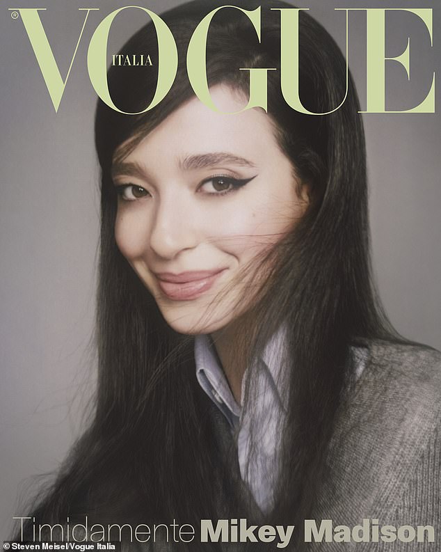يظهر Mikey على أحد الأغلفة في عدد سبتمبر 2025 من Vogue Italia ؛ تصور غلافها الرقمي للنشر