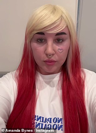 أضافت ممثلة Man She The Man نصًا فوق البكرة التي كتبت: