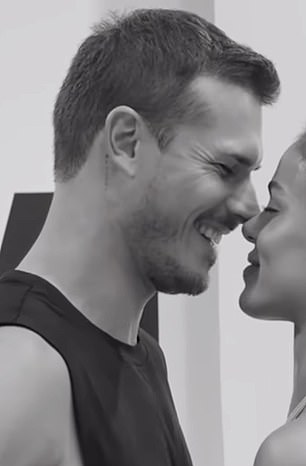 gleb مع نفس الوشم في صورة 2024 مع بروكس