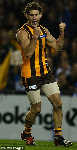لعب نيك ما يقرب من 200 مباراة في AFL وكان حتى نائب قائد نادي Hawthorn لكرة القدم بين عامي 1999 و 2003