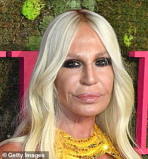 كان Mogul Mogul (في الصورة في عام 2018) يبدو شبابًا أكثر من أي وقت مضى بعد سلسلة من إجراءات الجراحة التجميلية