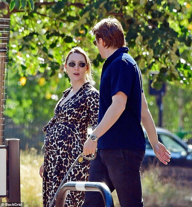سيفعل Saoirse نجمًا التالي كمدرس في فيلم Thririller Bad Apples ، وجاك - الذي تم تمييزه باسم جيمس بوند القادم - هو لعب دور السيد دارسي في تكييف Netflix الجديد لـ Pride and Prejudice