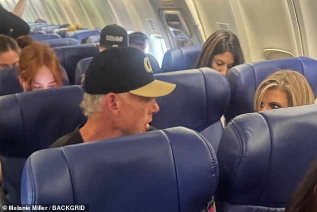 يبدو أن الأمر الحميم بين الاثنين حيث لم يتم العثور على أطفالهم على طائرة Las Vegas Bound Southwest Airlines Jet