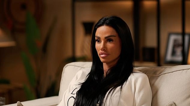 في وقت سابق من هذا الشهر ، عاد بيتر علنًا إلى كاتي ببيان متفجر بعد أن ادعت في أحد البودكاست كيف عاشت جونيور والأميرة على قدم المساواة بين كلا الوالدين