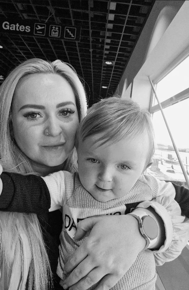 قيل لورا ابنها فقط