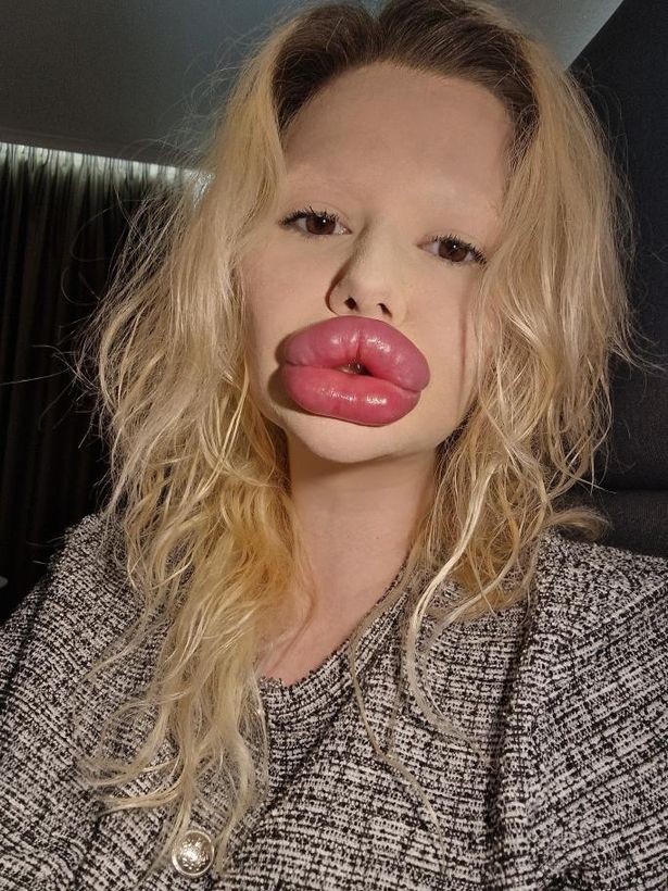 إنها من محبي "جمال غريب الأطوار." 