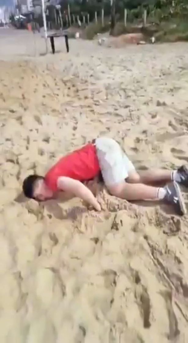 مقطع فيديو للرجل انهار