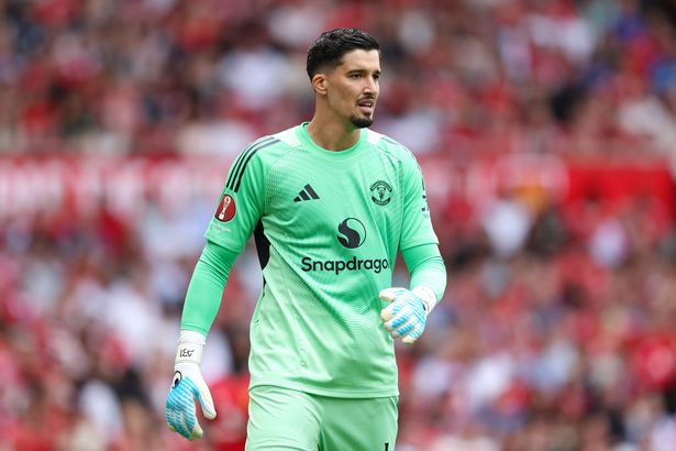 Altay Bayindir في العمل قبل الموسم لمانشستر يونايتد