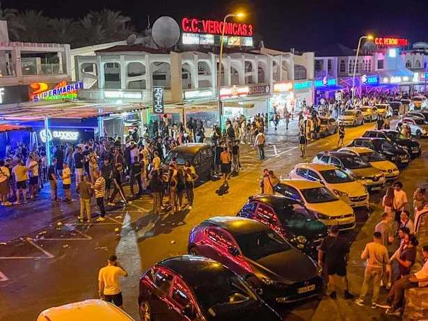الحياة الليلية في Playa de Las Américas ، Tenerife ، 