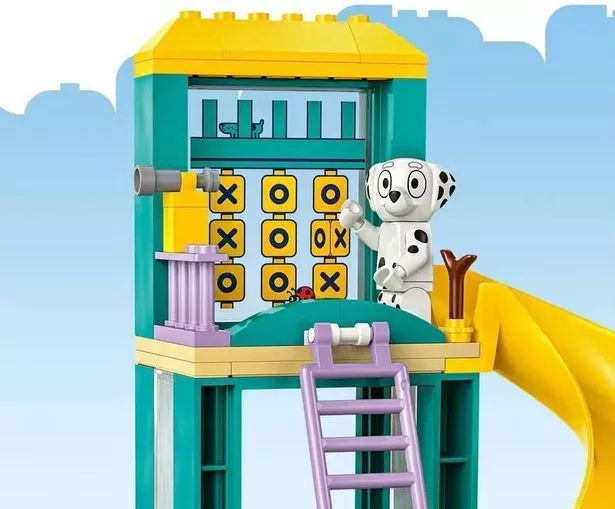 انطلق Bluey Lego عن قرب