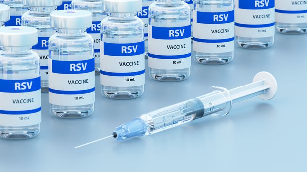 لقاح الفيروس المخلوي التنفسي (RSV) - يحذر NHS من المعرضون للخطر ، وخاصة النساء الحوامل ، للحصول على الكلب