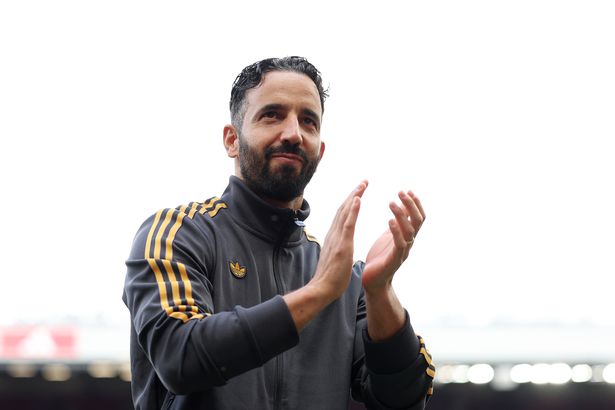تم حث Man UTD على التمسك أخيرًا من قبل مدير واحد