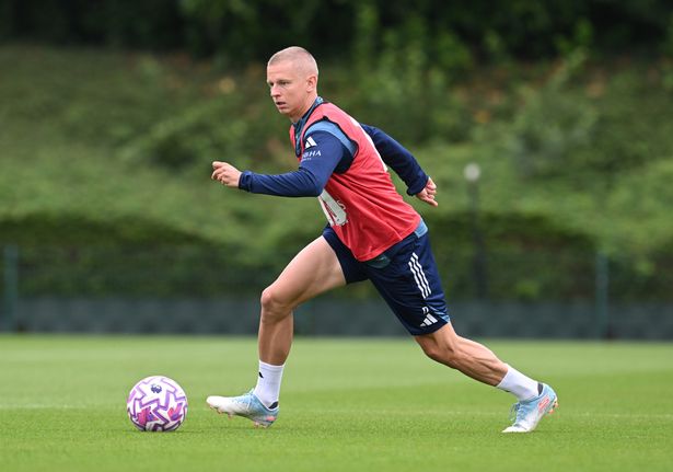 Oleksandr Zinchenko في تدريب أرسنال
