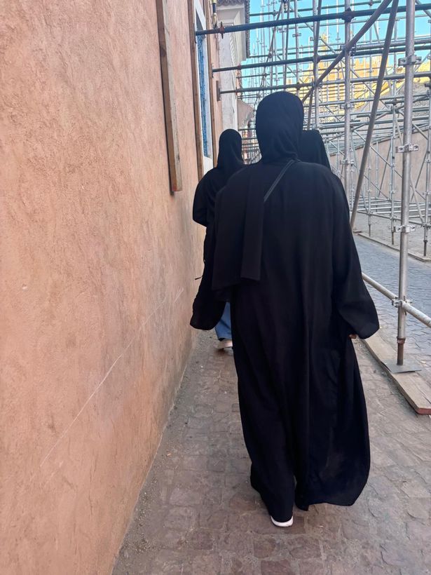 النساء المغربيات مغطاة بالكامل