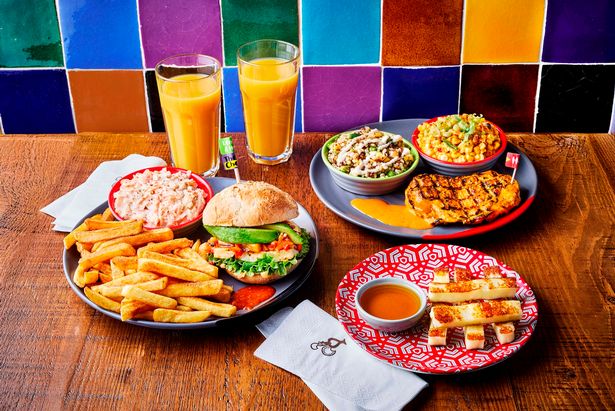 تقوم Nando's بطرح عناصر قائمة جديدة تمامًا من الأسبوع المقبل - بما في ذلك برغر جديد ومشروب استوائي