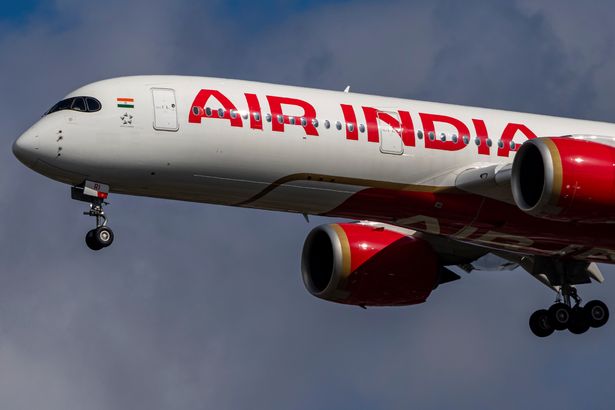 عادت طائرة Air India إلى المطار