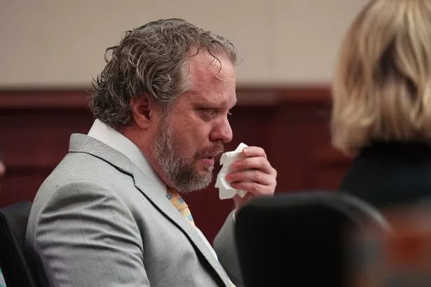 بكى كراف مع تسليم الحجج الختامية في المحكمة